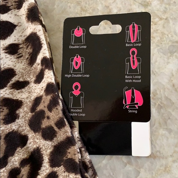 Beautiful leopard print infinity scarf - Picture 2 of 4